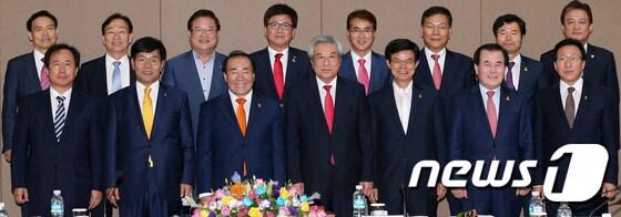 본문 이미지 - 전국시도교육감협의회에 참석한 교육감들. &#40;자료사진&#41;/뉴스1 ⓒ News1 오대일 기자