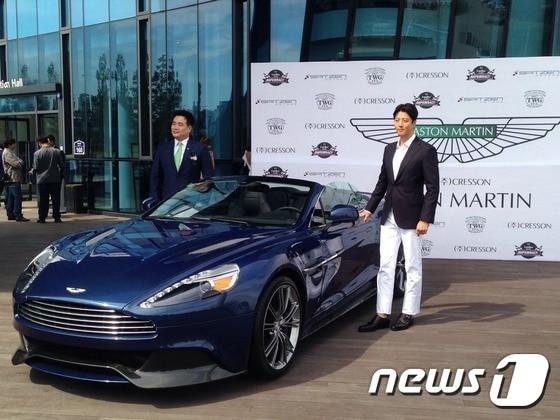 본문 이미지 - 애스톤마틴서울 신봉기 대표와 배우 이동건ⓒ News1