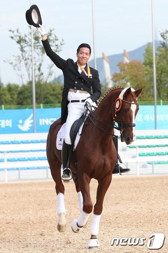 본문 이미지 - 리우 올림픽 마장마술 개인전에 출전하는 김동선. 2014.9.23 머니투데이/뉴스1