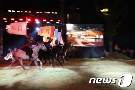본문 이미지 - 지난해 황산벌전투 재현장면ⓒ News1