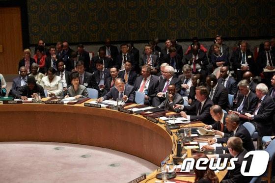본문 이미지 - 지난 9월 24일 뉴욕에서 열린 유엔 안보리 정상회의가 진행되는 장면. 박근혜 대통령과 버락 오바마 미국 대통령 등이 참석했다. (청와대) 2014.9.25/뉴스1 ⓒ News1