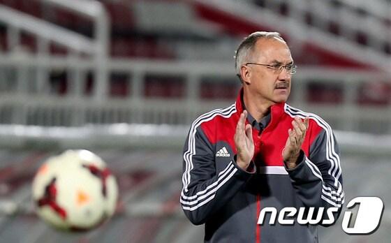 본문 이미지 - 한국 축구 국가대표팀 감독에 선임된 울리 슈틸리케 감독. ⓒ AFP=News1