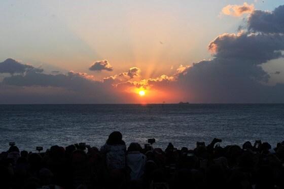 본문 이미지 - 1일 울산 울주군 간절곶에 한반도에서 가장 먼저 을미년의 시작을 알리는 새해가 떠오르고 있다. ⓒ News1 조창훈 기자 
