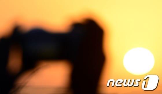 본문 이미지 - 서울 남산 팔각정에서 본 일출 모습.  /뉴스1 ⓒ News1