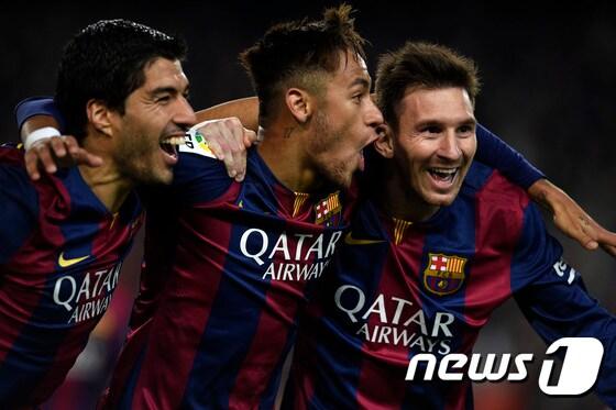 본문 이미지 - 바르셀로나의 공격을 이끄는 삼각편대 루이스 수아레스, 네이마르, 리오넬 메시(왼쪽부터)의 모습. ⓒ AFP=News1