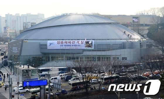 본문 이미지 - 리모델링을 마치고 재개장을 앞둔 서울 장충체육관이 15일 공개했다.  2015.1.15/뉴스1 ⓒ News1 박세연 기자