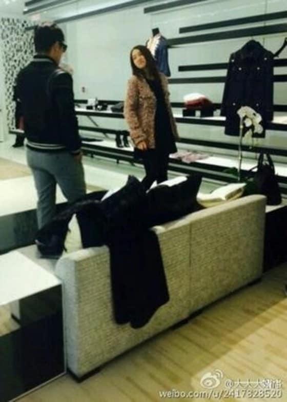 본문 이미지 - 이병헌과 이민정 부부의 근황이 다시금 화제다.(출처=웨이보)