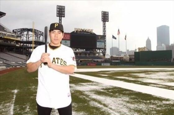 본문 이미지 - 미국 메이저리그 피츠버그 파이어리츠가 내야수 강정호(28)와의 계약을 공식 발표했다. (피츠버그 SNS 캡쳐)ⓒ News1