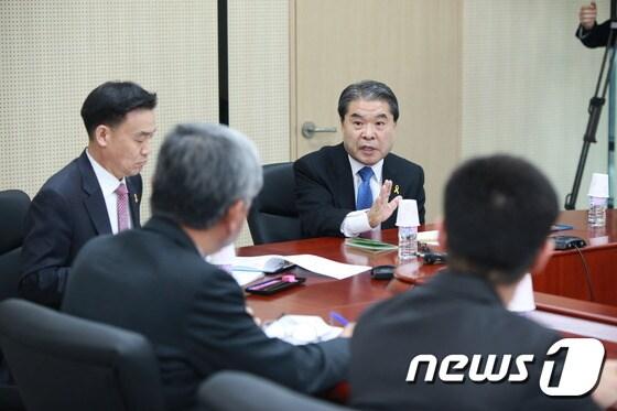 본문 이미지 - 경기도교육청은 20일 북부청사에서 이재정 경기도교육감과 제1·2부교육감, 기획조정실장, 안전국장, 행정국장, 정책기획관, 안전정책과장 등이 참여한 가운데 ‘학교안전회의’를 개최했다./사진제공=경기교육청 ⓒ News1