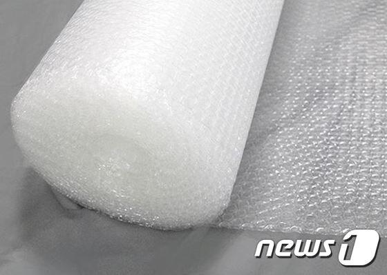 본문 이미지 - &acute;에어캡&acute;(air cap)의 우리말 순화어로 &acute;뽁뽁이&acute;가 선정됐다. ⓒ News1