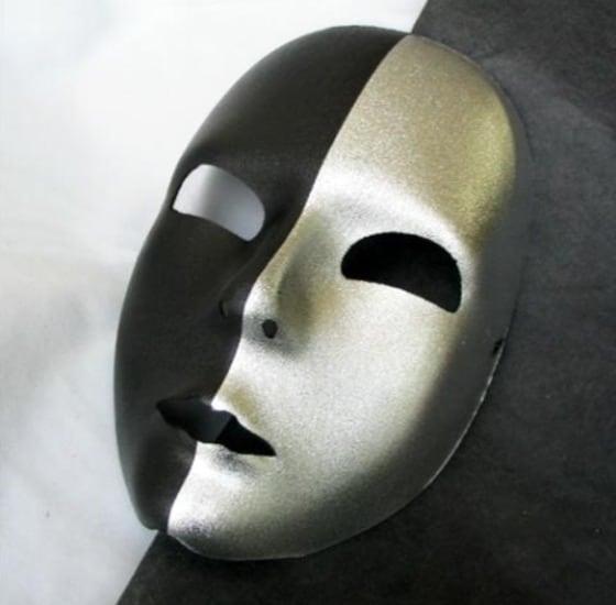 본문 이미지 - 흑과 백, 그 어디에서 속하지 않는 그레이존의 의미는 무엇일까?