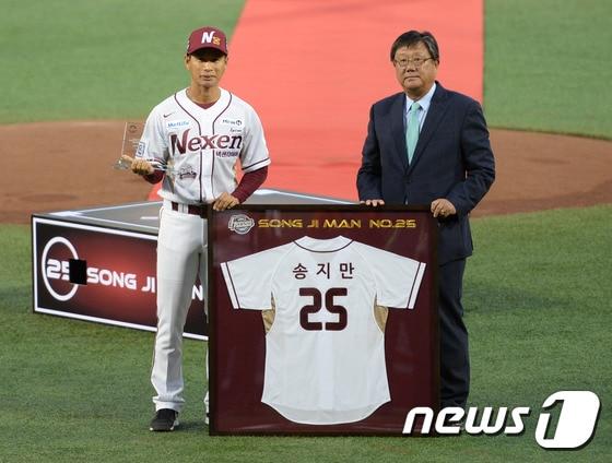 본문 이미지 - 주성노 전 야구대표팀 감독(오른쪽). 뉴스1 DB ⓒ News1 허경 기자