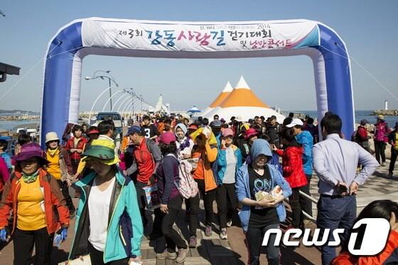 본문 이미지 - 제3회 강동사랑길 걷기대회. 뉴스1DB ⓒ News1