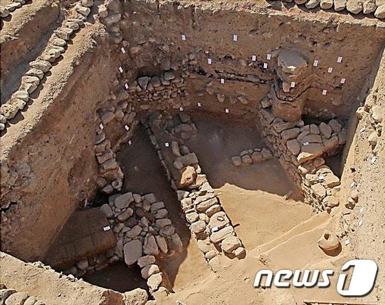 본문 이미지 - 스티븐 콜린스 미 뉴멕시코 주 트리니티 사우스웨스턴대 박사 연구팀이 요르단 강 동부에서 발견한 탈 엘-하맘 지역 유적. 연구팀은 이 유적이 성서에 나오는 소돔으로 추정하고 있다. (콜린스 연구보고서) ⓒ News1