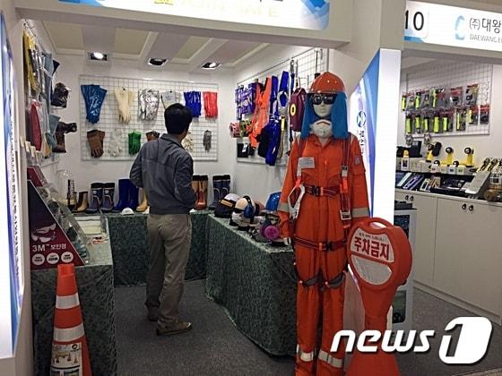 본문 이미지 - 부산시는 28일 오전 11시 30분 부산테크노파크 종합물류경영기술지원센터에서 선용품산업의 효과적인 육성과 지원체계 마련을 위해 유관기관·단체와 업무협력 협약식을 개최한다. 자료사진ⓒ News1