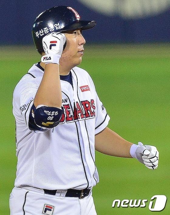 본문 이미지 - 메이저리그 도전 의사를 밝힌 두산 베어스의 김현수(27)의 다음 시즌 거취에 대한 관심이 집중되고 있다.  ⓒ News1 손형주 기자
