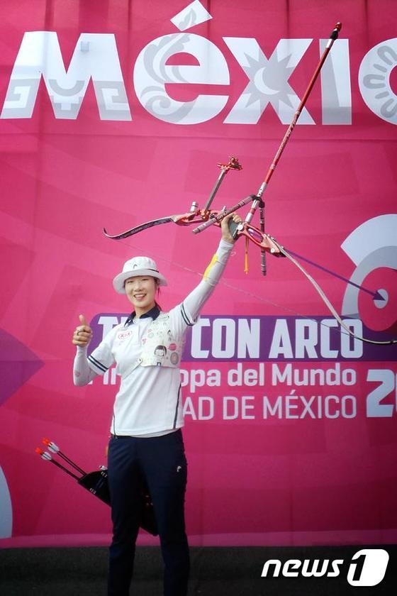 본문 이미지 - 최미선(광주여대)이 26일(한국시간) 2015 WA 양궁월드컵 파이널 대회 리커브 여자부 개인전에서 금메달을 차지했다(대한양궁협회 제공).ⓒ News1