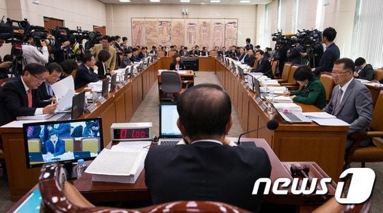 본문 이미지 - 지난달 28일 열린 국회 교육문화체육관광위원회 전체회의. 2015.10.28/뉴스1 ⓒ News1 유승관 기자