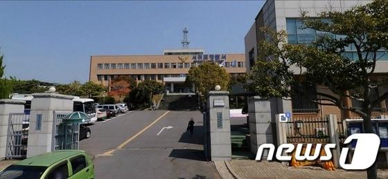 본문 이미지 - 서귀포경찰서 전경.2015.10.28 ⓒ News1