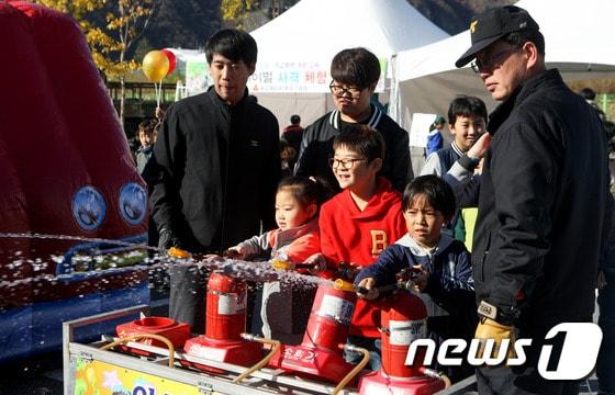 본문 이미지 - 안전·안보 및 학교폭력 예방 프로그램.(기사와 무관) 2015.10.29./뉴스1 ⓒ News1 하중천 기자
