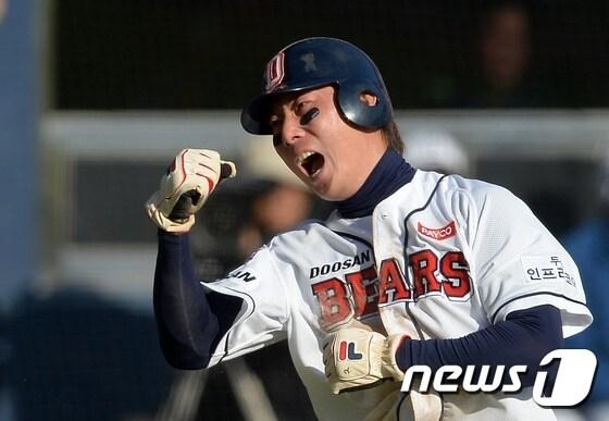 본문 이미지 - 7일 현재 두산 베어스 고영민만이 유일하게 계약하지 못한 FA로 남았다. 두산은 그와 협상테이블을 다시 차릴 계획이다. ⓒ News1 양동욱 기자