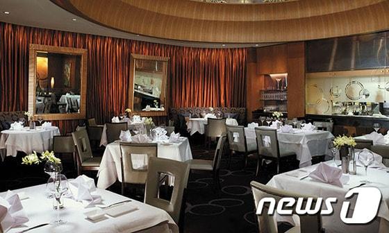 본문 이미지 - 롯데호텔 서울에서는 매년 갓 출시된 보졸레누보를 즐길 수 있는 행사를 개최한다. 사진 제공/ 롯데호텔서울ⓒ News1