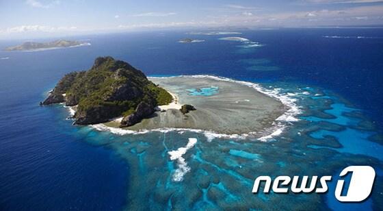 본문 이미지 - 피지는 아름다운 자연경관과 리조트에서의 휴식, 다양한 스포츠 활동을 즐길 수 있는 매력적인 여행지로 론리 플래닛이 선정한 '2016년 꼭 방문해야 하는 여행지 TOP 10'에 이름을 올렸다. 사진제공/ 주한 FIJI 관광청ⓒ News1