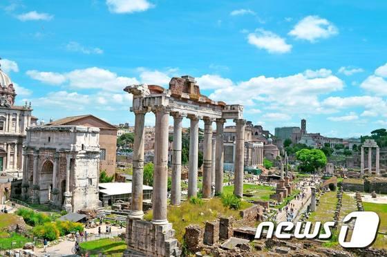 본문 이미지 - 트라팔가에서  발표한 '2016년 유럽여행지 베스트 6'에는 유명한 TV 시리즈인 왕좌의 게임과 관련된 체험과 아이슬란드의 장관을 볼 수 있는 일정이 포함되어 있어 눈길을 끈다.  사진 출처/대한항공 페이스북ⓒ News1 travel