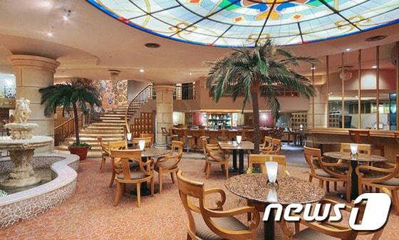 본문 이미지 - 특급호텔들은 연말을 맞아 송년 모임을 위한 다양한 프로모션을 선보였다. 사진 제공/ 그랜드 힐튼 서울 ⓒ News1