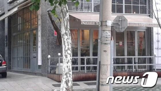 본문 이미지 - 18일 서울 양재동 베네타 쿠치네 매장이 있던 자리는 카페가 입주해 있다.  2015.11.18  ⓒ News1