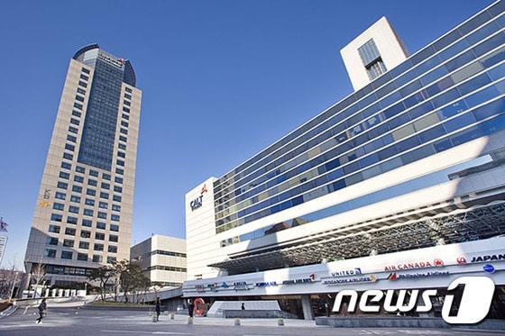 본문 이미지 - 한국도심공항은 연간 누적 탑승 수속 30만 명 돌파를 앞두고 기념 이벤트를 진행한다. 사진제공/ 한국도심공항 ⓒ News1