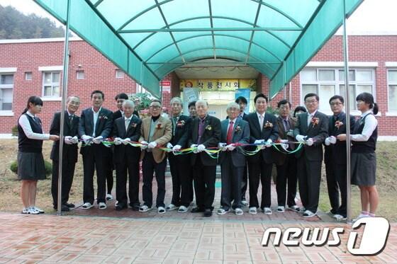 본문 이미지 - 세인고가 19일~20일 2015 추수감사축제를 열고 조만석 이사장, 이명렬 운영위원장, 박용호 익산 영생감리교회 담임목사, 화산초 양교준 교장 등이 참석한 가운데 학생들의 1년간 학습 성과를 선보이는 자리를 마련했다.ⓒ News1