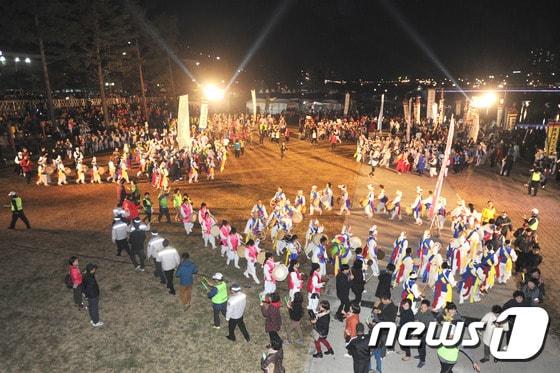 본문 이미지 - 단단단 페스티벌 퍼포먼스. (뉴스1 DB) ⓒ News1