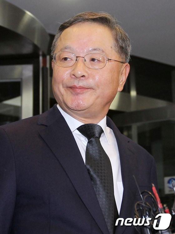 본문 이미지 - 안대희 전 대법관. 2015.11.23/뉴스1 ⓒ News1 사진공동취재단