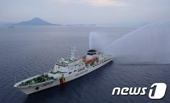 본문 이미지 - 군산해경 3000톤급 경비함 '태평양 13'호가 취역식을 갖고 본격적인 활동에 나섰다.ⓒ News1
