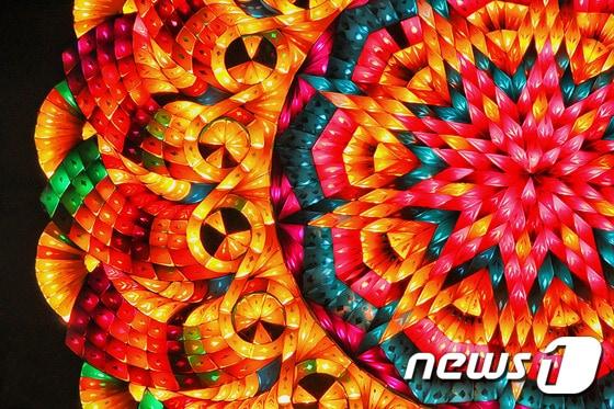 본문 이미지 - 필리핀 최대 등불 축제 ‘산페르난도 자이언트 랜턴 페스티벌’. 사진 제공/ 필리핀 관광청 ⓒ News1