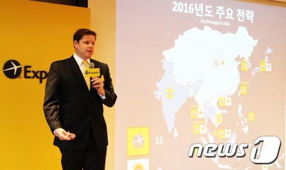 본문 이미지 - 익스피디아가 25일 '2016 미디어 컨퍼런스'에서 내년에 한국 법인을 설립한다고 밝혔다. 익스피디아 아시아 조나단 싱클레어 닐 CEO는 "한국법인은 마케팅, 고객지원 등 한국 소비자 편의를 강화해 나갈 계획"이라고 밝혔다. 2015.11.25/뉴스1트래블 ⓒ News1 travel 조용식 기자