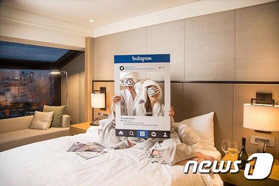 본문 이미지 - JW 메리어트 동대문 스퀘어 서울은 취향에 맞춰 연말을 즐길 수 있는 겨울 패키지를 선보였다. 사진 제공/ JW 메리어트 동대문 스퀘어 ⓒ News1