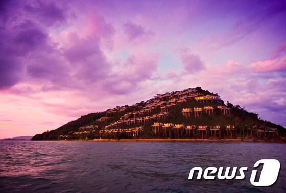 본문 이미지 - 일몰이 아름답게 펼쳐진 콘래드 사무이. 사진 제공/ 허니문리조트 ⓒ News1