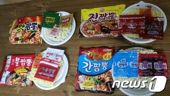 본문 이미지 - 최근 출시된 라면 짬뽕라면을 직접 비교해 본 결과 구성에서부터 큰 차이를 보였다. ⓒ News1