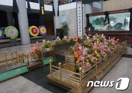 본문 이미지 - 뉴스1 취재진이 다단계 사기범 조희팔의 오른팔 강태용(54)이 도주 7년 만에 검거된 중국 장쑤성 우시시를 직접 찾았다.   우시시 인근 화장장의 분향소는 일정 금액만 내면 1~2시간 대여가 가능한 것으로 확인됐다./ⓒ News1 김대벽 기자