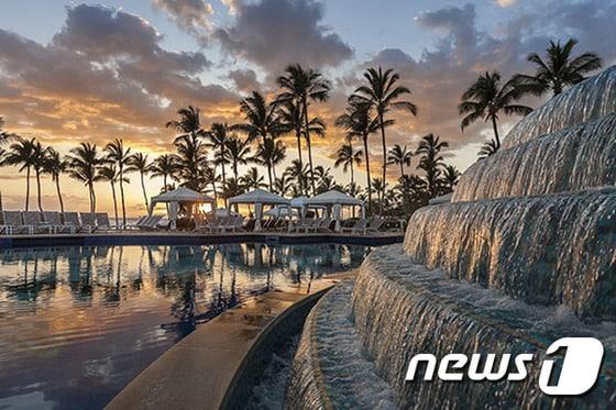 본문 이미지 - 그랜드 와일레아는 약 5만 평의 울창한 정원에 둘러싸인 거대한 리조트이다. 사진 제공/ 허니문리조트 ⓒ News1