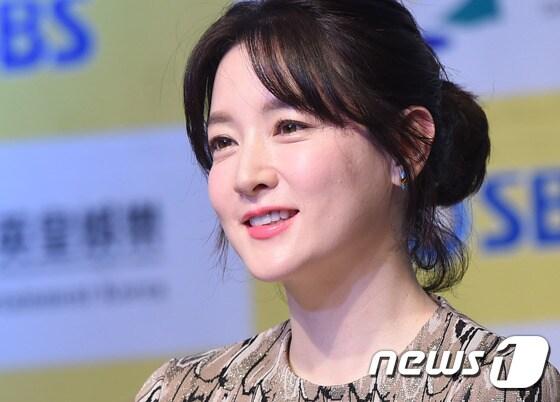 본문 이미지 - 영화배우 이영애씨가 콩박사로 유명한 이기원 서울대학교 식품·동물생명공학부 교수 등 일부 투자자들과 함께 제일병원 인수를 위한 컨소시엄을 구성한 것으로 1일 확인됐다.ⓒ News1 권현진 기자