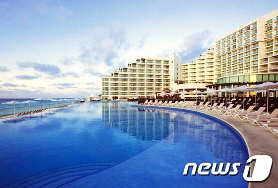 본문 이미지 - 휴양과 액티비티를 한 번에 즐길 수 있는 하드락 칸쿤에서 특별한 허니문 여행을 즐겨보자. 사진 제공/ 허니문리조트 ⓒ News1