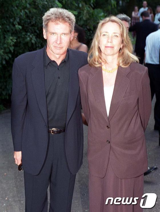 본문 이미지 - 할리우드 배우 해리슨 포드(왼쪽)와 전처 멜리사 매티슨 ⓒ AFP=뉴스1