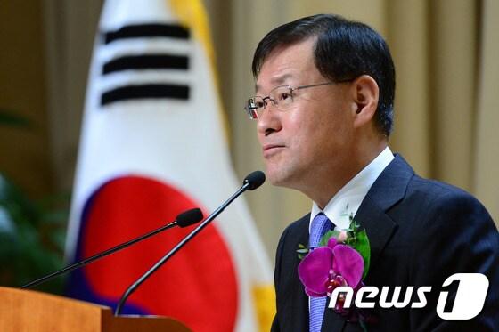 본문 이미지 - 김진태 전 검찰총장. 2015.12.1/뉴스1 ⓒ News1 임세영 기자
