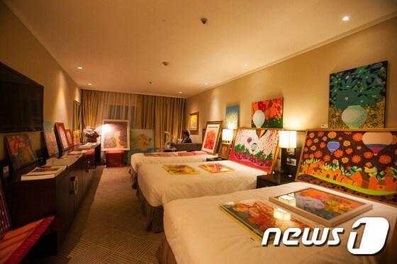 본문 이미지 - 그랜드 앰배서더 서울은 오는 12월 18일부터 제4회 블랑 블루 아트페어를 개최한다. 사진 제공/ 그랜드 앰배서더 서울 ⓒ News1travel