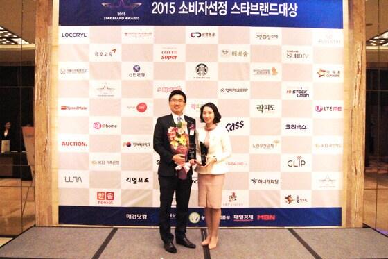 본문 이미지 - 그린알로에 박원민 부사장 (왼쪽) ⓒ News1