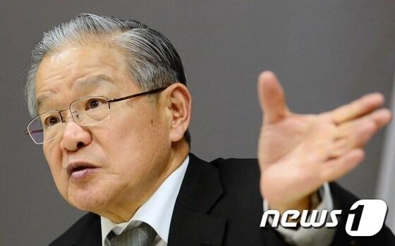 본문 이미지 - 권태신 한국경제연구원 원장이 15일 오후 서울 영등포구 여의도 전국경제인연합회 회관에서 뉴스1과 인터뷰를 하고 있다.2015.12.15/뉴스1 ⓒ News1 민경석 기자