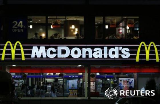 본문 이미지 - 일본 도쿄의 한 맥도날드 매장. ⓒ 로이터=뉴스1